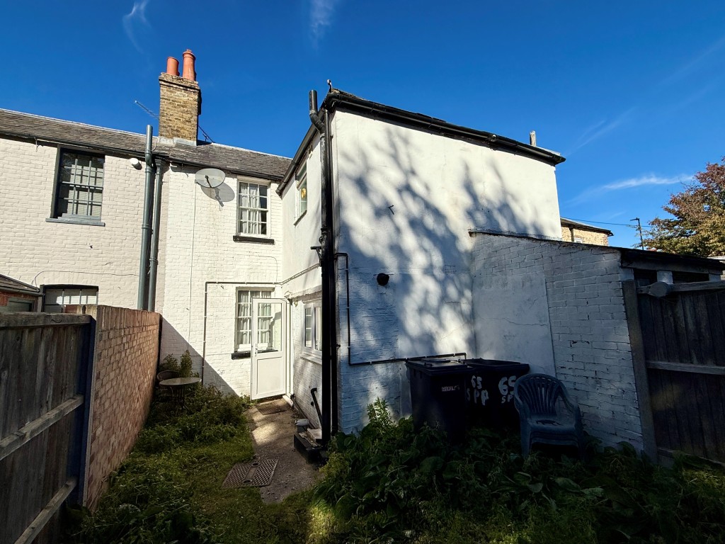 Lot: 19 - TWO-BEDROOM CITY HOUSE WITH PARKING TO REAR - Rear of property